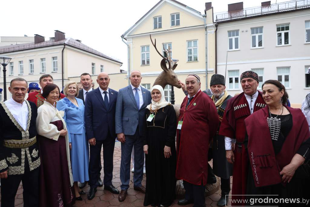 В Гродно открыли скульптуру оленя святого Губерта В Гродно открыли скульптуру оленя святого Губерта