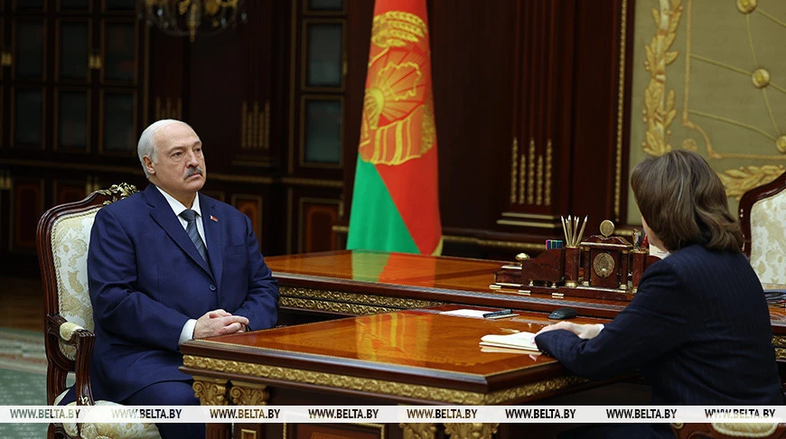 Законотворчество, работа с гражданами и местными советами. Лукашенко принял с докладом Кочанову Законотворчество, работа с гражданами и местными советами. Лукашенко принял с докладом Кочанову